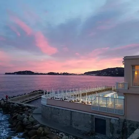 Stunning Sur Retreat Chic With Air-conditioning And Breathtaking Views * 보로쉬르메르