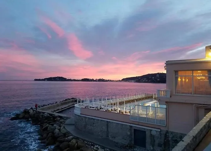 Stunning Sur Retreat Chic With Air-conditioning And Breathtaking Views * Больё-сюр-Мер