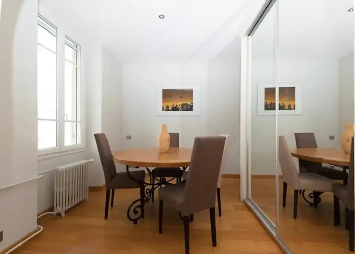 Stunning Sur Retreat Chic With Air-conditioning And Breathtaking Views Больё-сюр-Мер