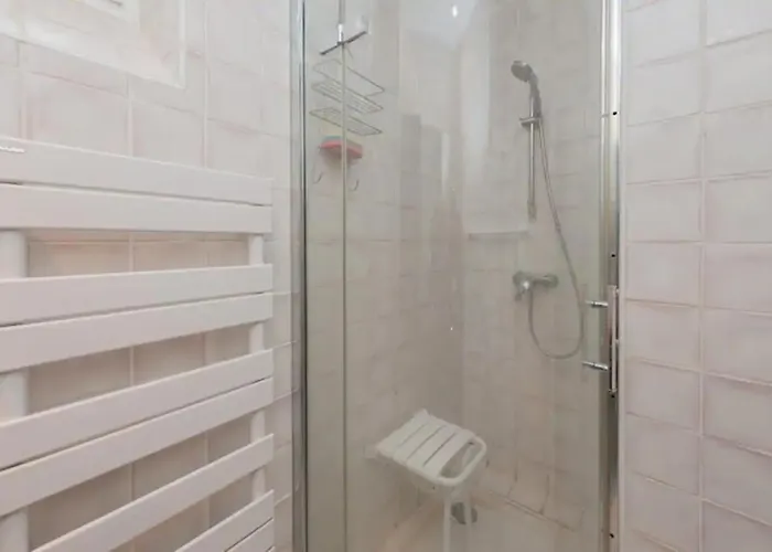 Stunning Sur Retreat Chic With Air-conditioning And Breathtaking Views Дом отдыха Больё-сюр-Мер