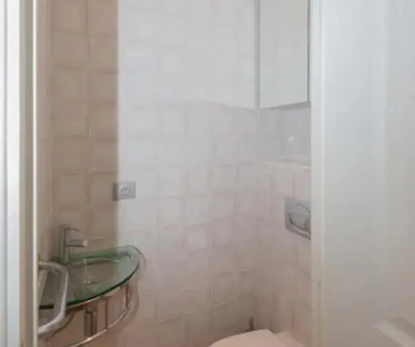 Stunning Sur Retreat Chic With Air-conditioning And Breathtaking Views * Больё-сюр-Мер